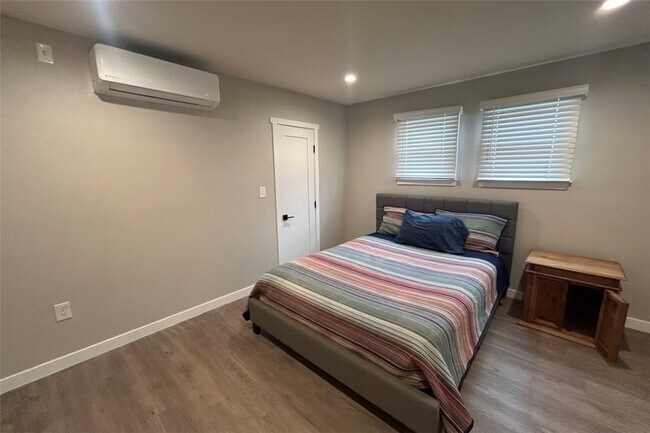 Building Photo - 181 N Waverly St