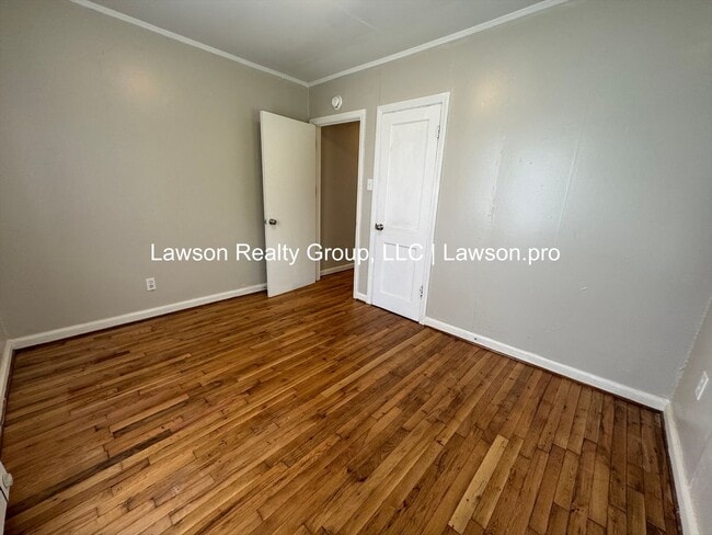 Building Photo - Affordable & Updated Three Bedroom in Salem!