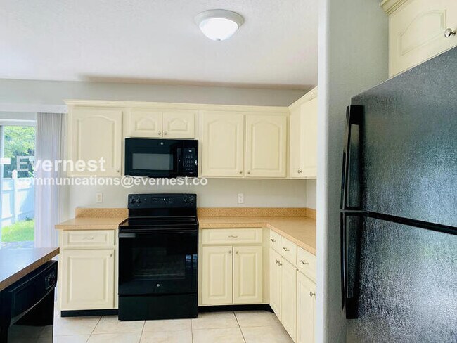 Building Photo - Spacious Home with Attached Garage and Central Air | Pet friendly | Available Soon!