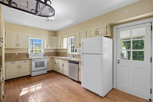 Building Photo - 139 Druid Dr