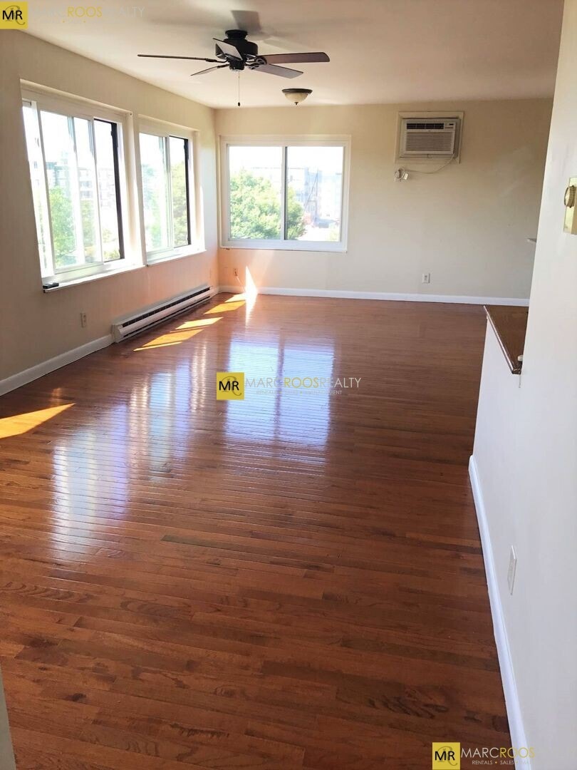 Building Photo - 140 Marginal St