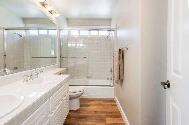 Building Photo - 346 Whites Landing