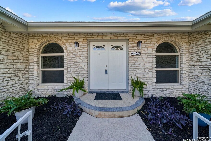 Building Photo - 6302 Handsome Lake Dr