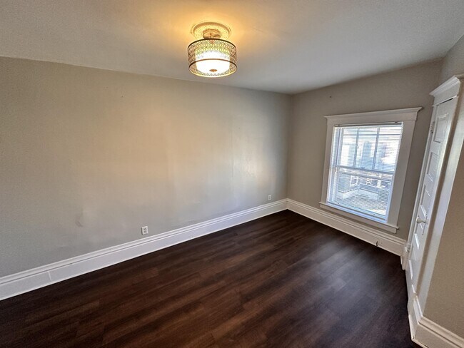 Building Photo - 334 Raymond St