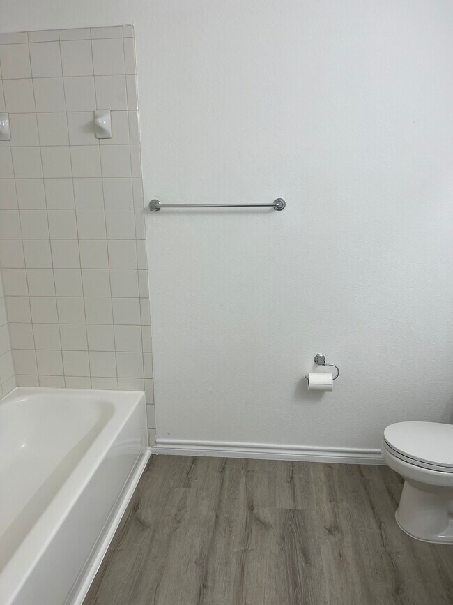 Building Photo - 3612 Villa Pl