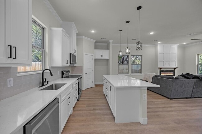 Building Photo - 5511 Black Pine Cir