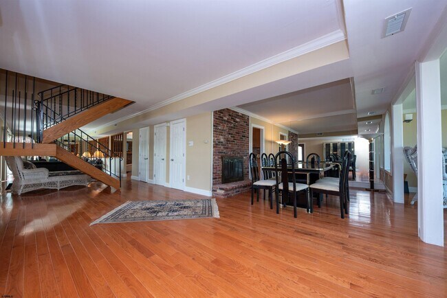 Building Photo - 3201 Bayland Dr