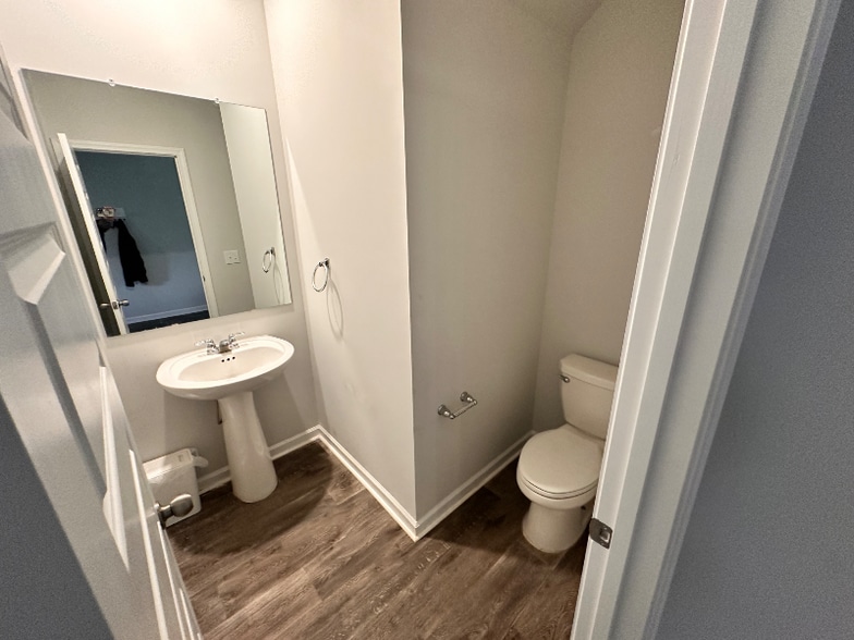 Building Photo - 321 Sweetbay Dr