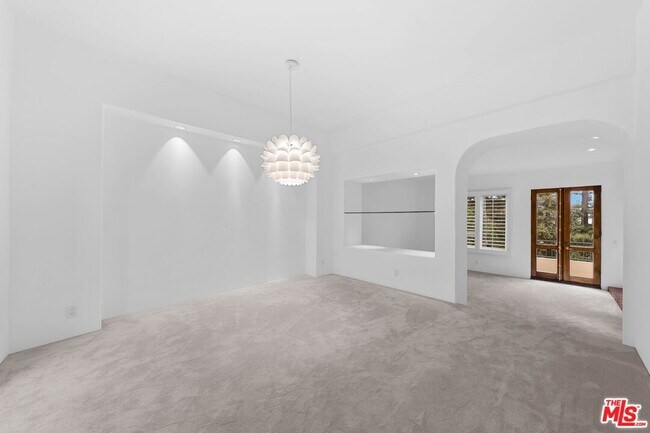 Building Photo - 15500 Sunset Blvd