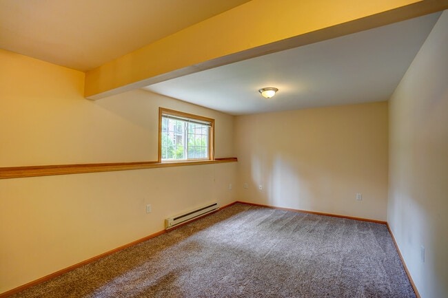 Building Photo - 1813 Carns Dr