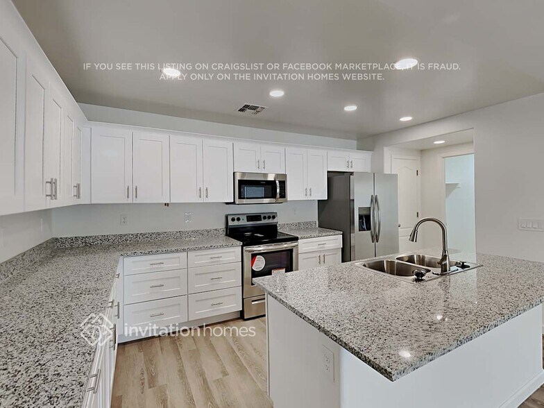 Building Photo - 1070 S Deerfield Ln