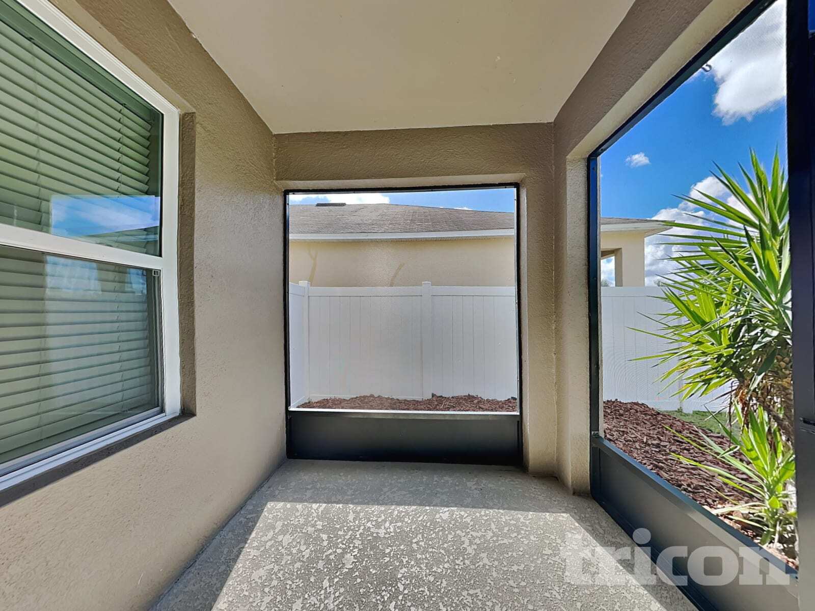 Building Photo - 4262 Roberta Dr