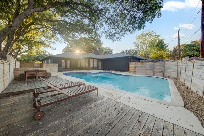 Building Photo - 9667 Timberleaf Dr