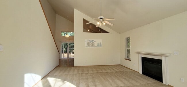 Building Photo - Cousino(8923/25)
