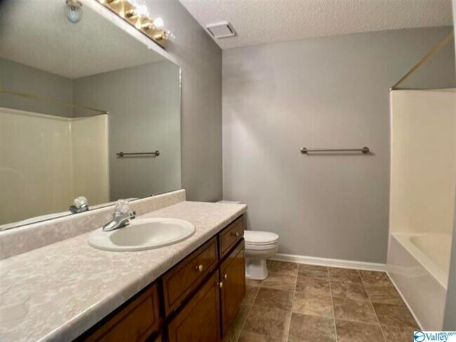 Building Photo - 158 Hollington Dr NE