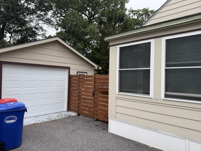 Building Photo - 72 Loaldo Dr