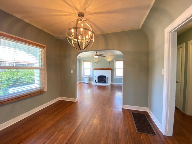Building Photo - Craftsman Two Bedroom House! w/ Garage! NO...