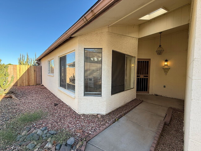 Building Photo - Charming 3BR Home on Golf Course with Scen...