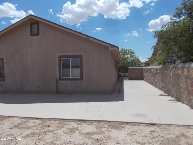 Building Photo - 749 Desert Sage Dr