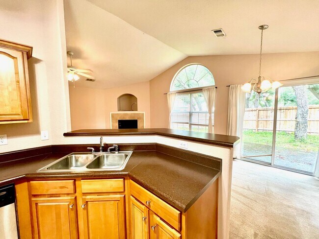 Building Photo - Nice 3BR/2BA - Convenient to NAS Pensacola