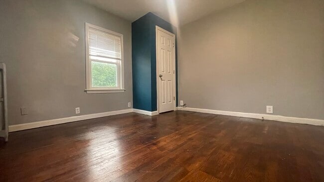 Building Photo - 588 Hartford Ave W