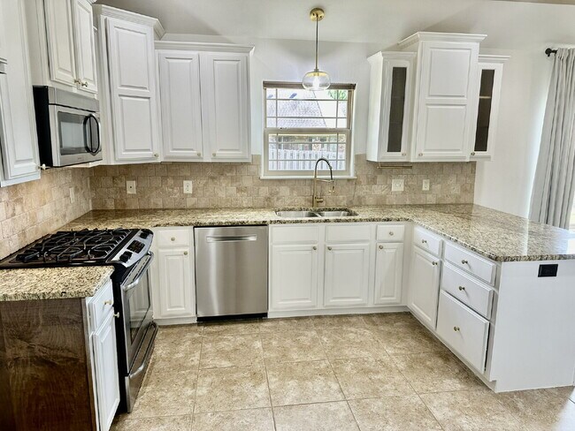 Building Photo - 5811 S 67th St