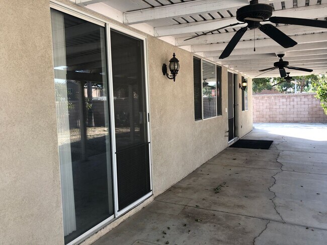 Building Photo - 3117 Thoroughbred St