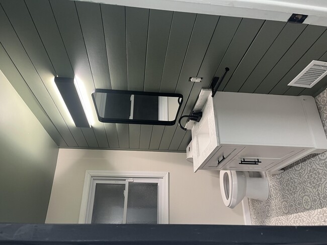 Building Photo - 19186 Sunderland Rd