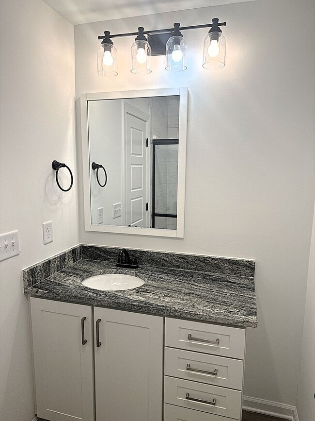 Building Photo - Gorgeous Luxury Style Townhome, Minutes from NC State!