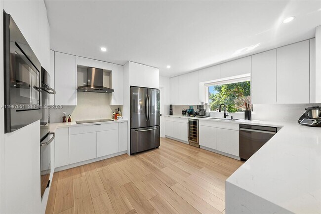 Building Photo - 424 Alamanda Dr