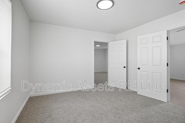 Building Photo - 816 W 3rd St