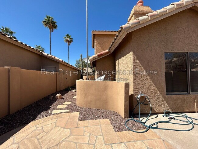 Building Photo - 5943 W Drake Ct