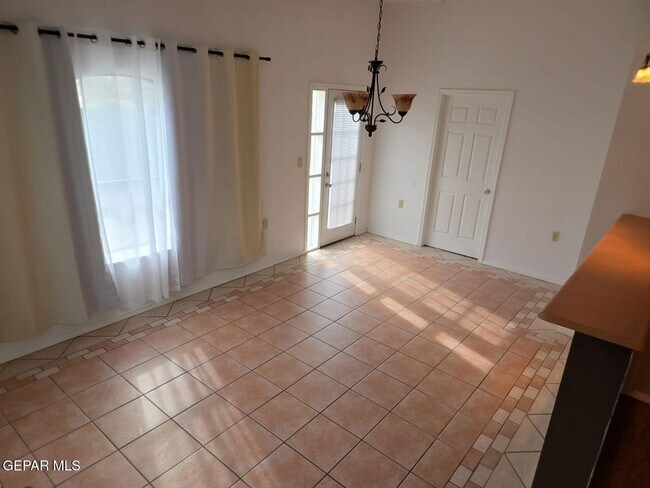 Building Photo - 316 S 6th St