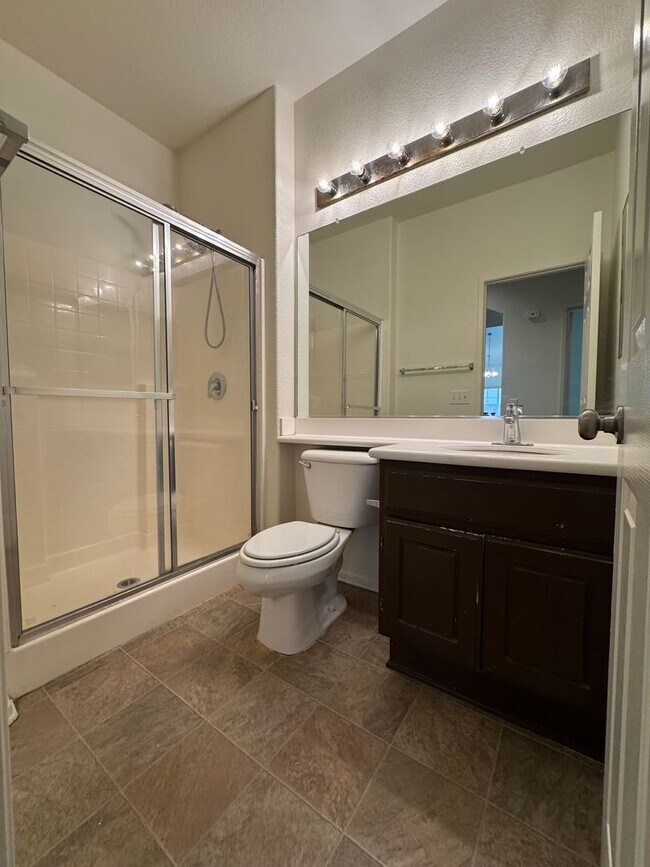 Building Photo - Spacious 4 Bedroom Home in Victorville