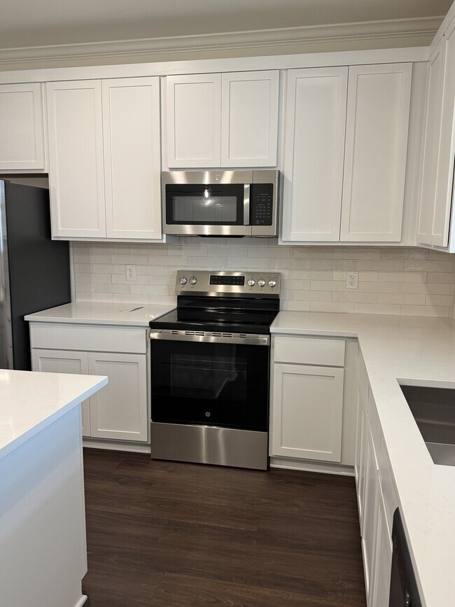 Building Photo - 619 Killam Dr