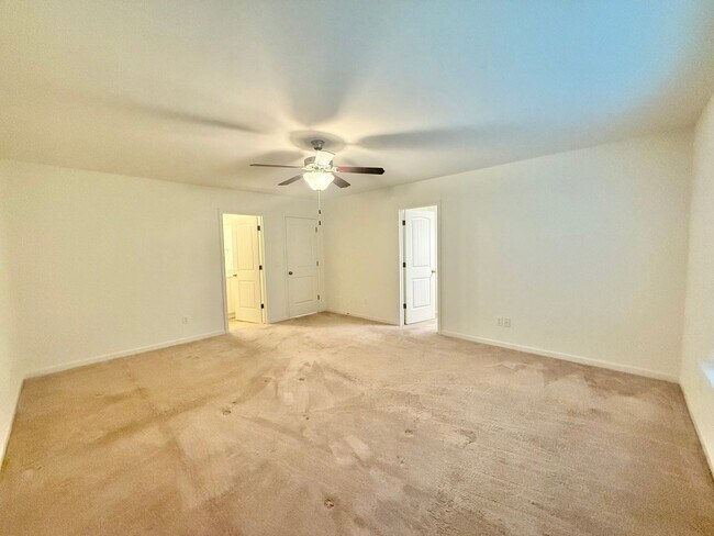 Building Photo - Spacious 3BD, 3.5BA Clayton Townhome with a Large Bonus Space Downstairs and Easy Access to Highways
