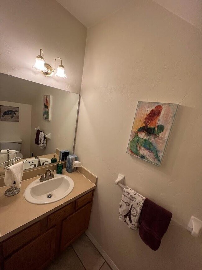 Half Bath downstairs - 3901 SW 20th Ave