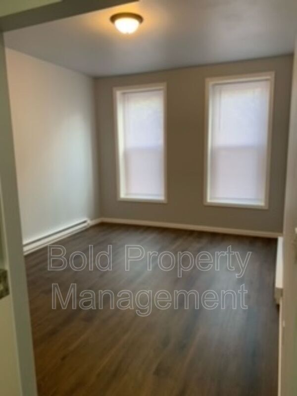 Building Photo - 910 Walnut St