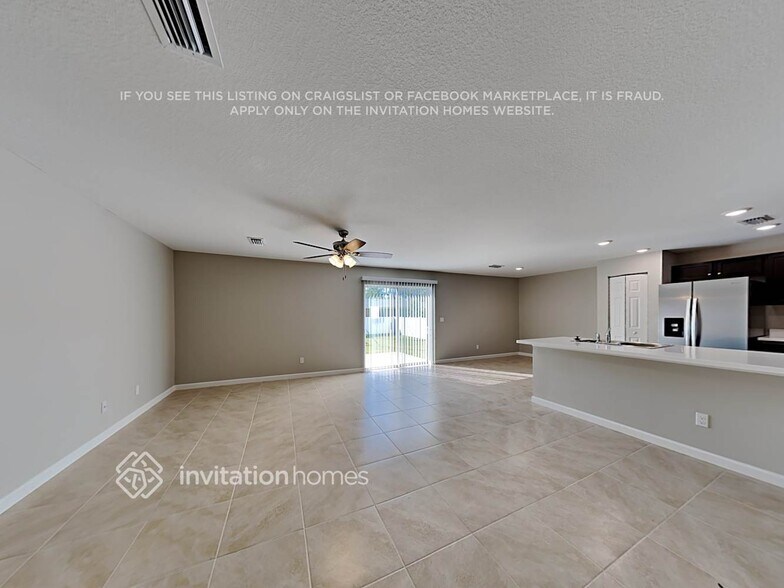 Building Photo - 244 SW Aubudon Ave