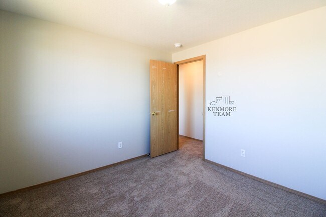 Building Photo - 3 Bed/2.5 Bath House in West Pasco