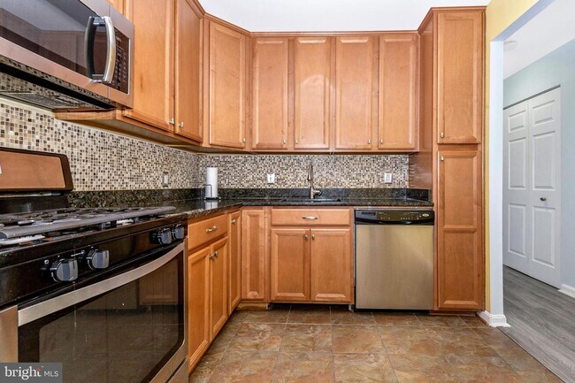 Building Photo - 826 Quince Orchard Blvd
