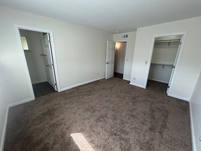 Building Photo - Newly Remodeled