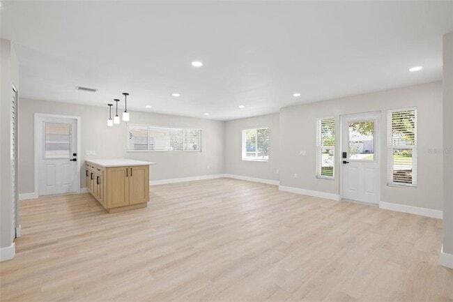 Building Photo - 1500 San Mateo Dr