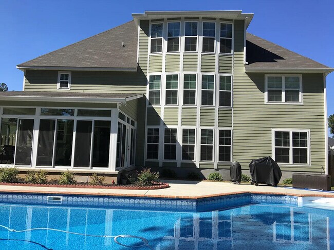 Building Photo - 839 Leyland Ln