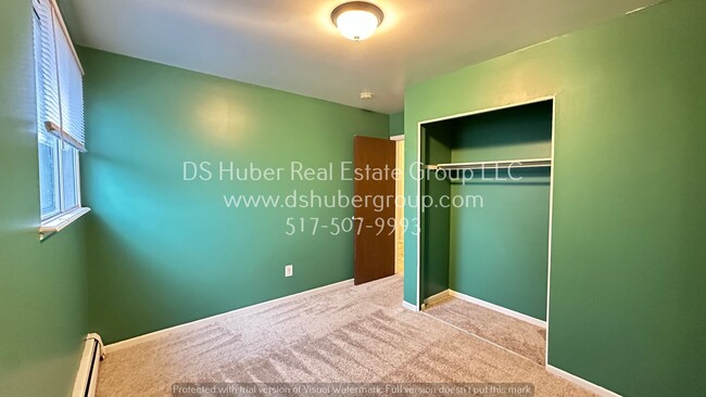 Building Photo - Lower level apartment - 2 bed 1 bath in La...