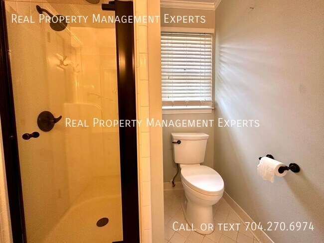 Building Photo - 640 Barington Pl