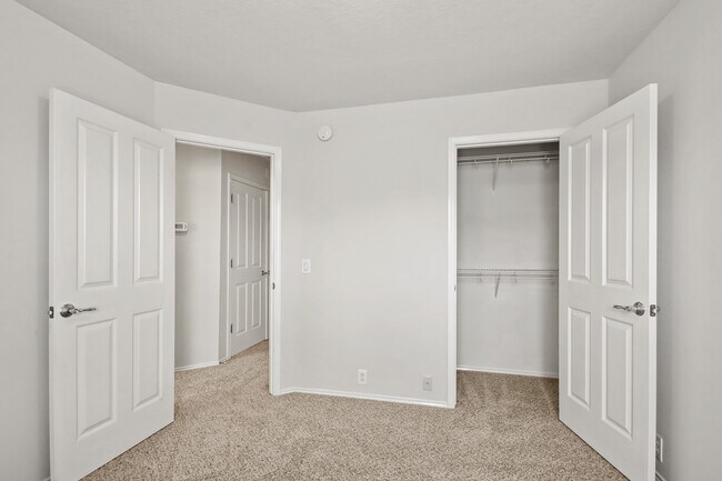 Building Photo - 23611 Wildwood Green Way