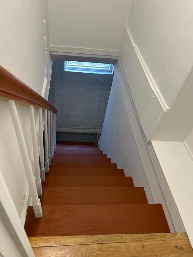 Building Photo - 1042 Peck Rd