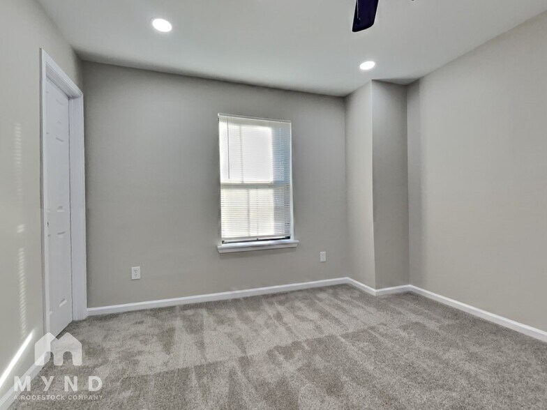 Building Photo - 6015 Barany Ct