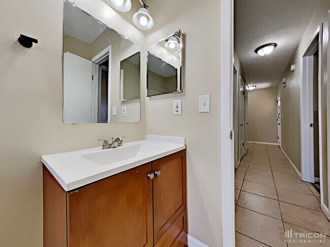 Building Photo - 1107 Melrose Street Seffner FL